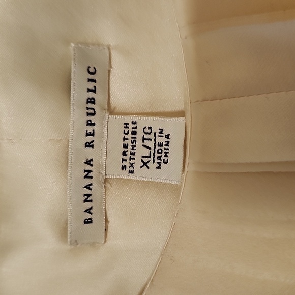 Cream Sleeveless Blouse - Picture 3 of 3